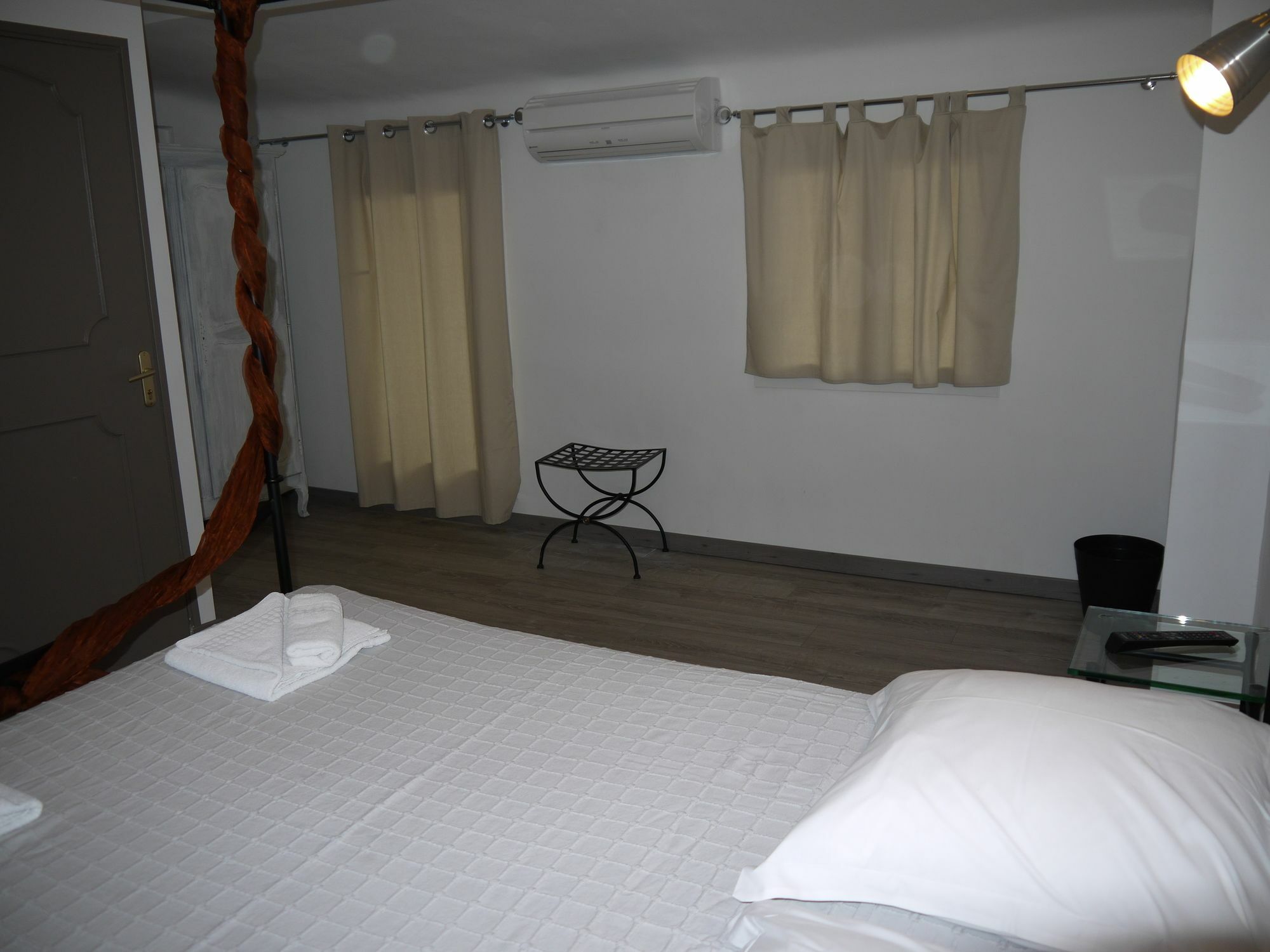 Hotel Portalet Hyères Kültér fotó